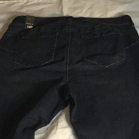 TORRID BOMBSHELL SKINNY NWT DARK WASH DENIM SIZE 14R - Picture 3 of 6